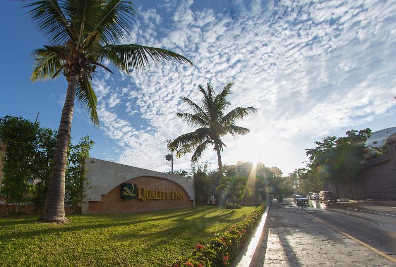 Quality Inn Mazatlan Exterior photo